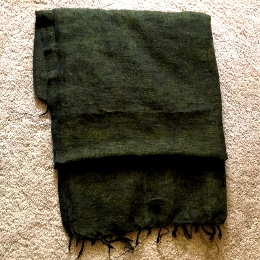🌺GORGEOUS Himalayan scarf 66”x32”